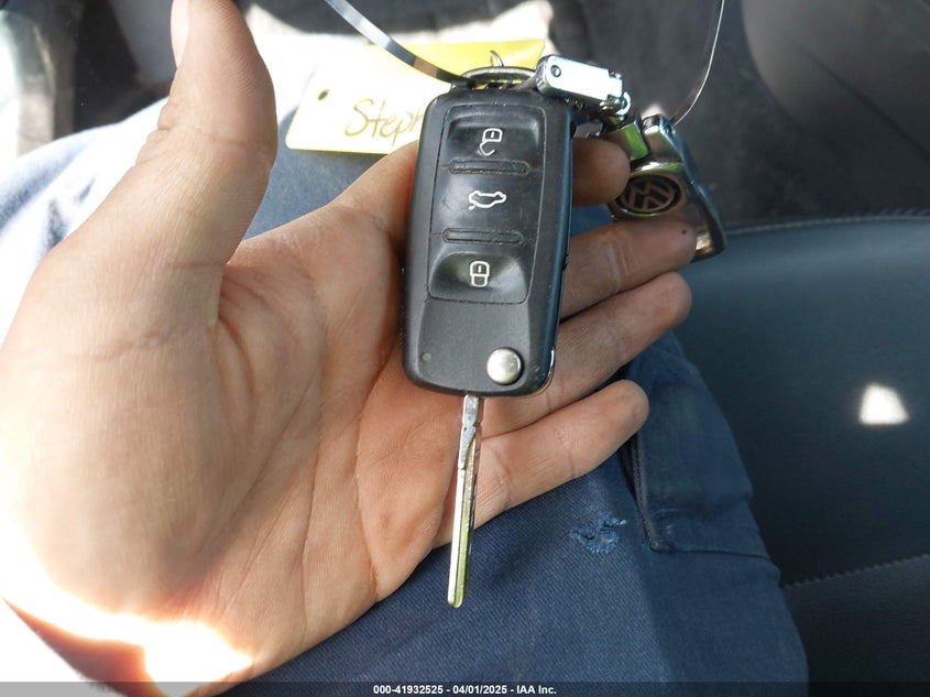 2017 VOLKSWAGEN BEETLE #PINKBEETLE/1.8T CLASSIC/1.8T S - 3VWF17AT6HM621306