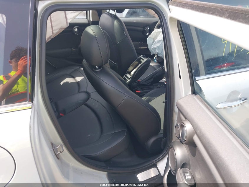 2016 MINI HARDTOP VIN: WMWXU1C54G2A93779