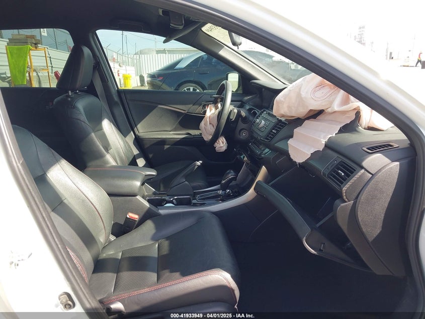 2017 HONDA ACCORD VIN: 1HGCR2F11HA077532