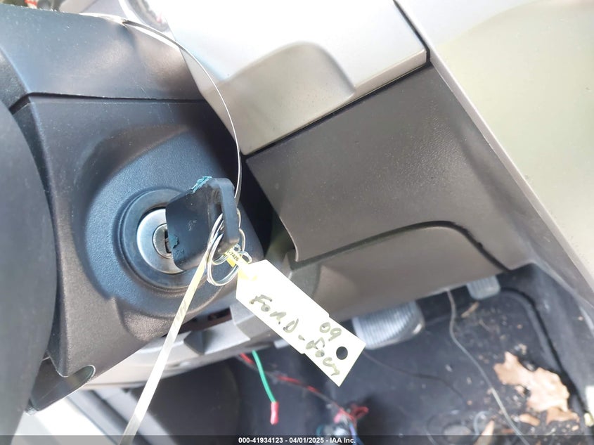 2009 FORD FOCUS VIN: 1FAHP33NX9W155422