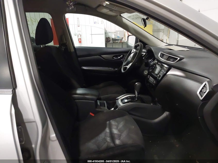 2016 NISSAN ROGUE VIN: 5N1AT2MV0GC811234