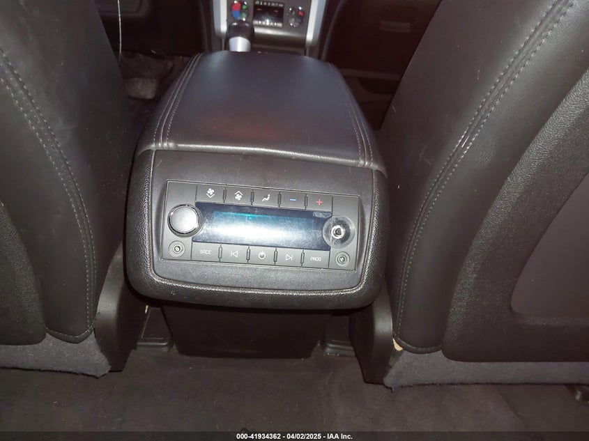 2011 CHEVROLET TRAVERSE VIN: 1GNKVJED2BJ298566