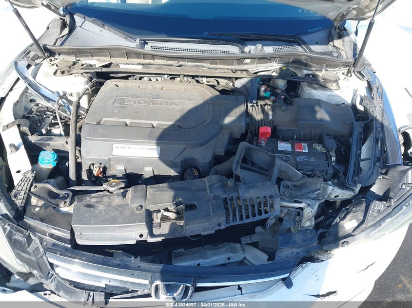 2013 HONDA ACCORD VIN: 1HGCR3F88DA021715