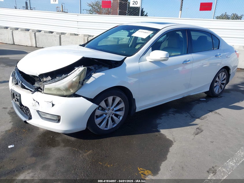 2013 HONDA ACCORD VIN: 1HGCR3F88DA021715