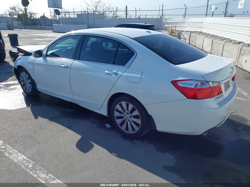 2013 HONDA ACCORD VIN: 1HGCR3F88DA021715