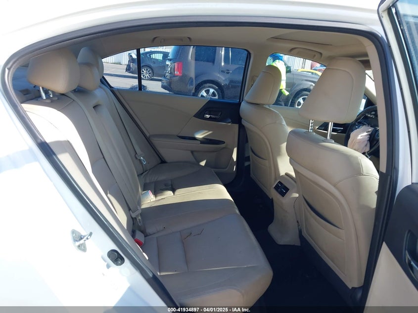 2013 HONDA ACCORD VIN: 1HGCR3F88DA021715