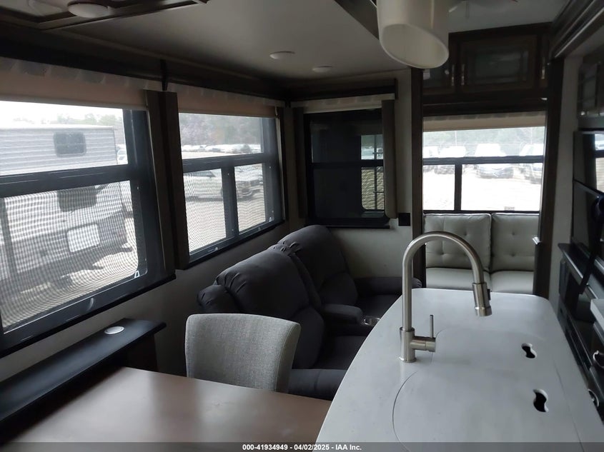 2019 KEYSTONE MONT3121RL VIN: 4YDF31222K4702836