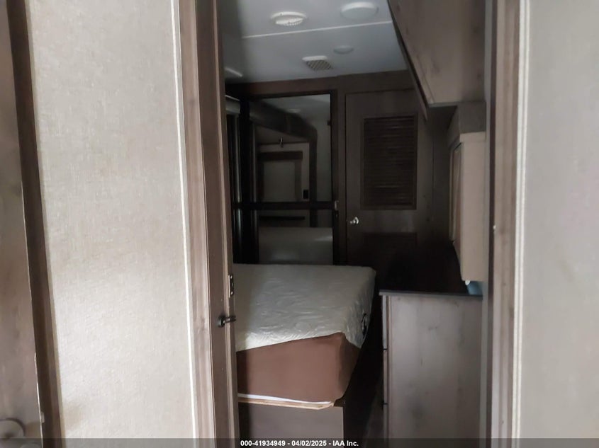2019 KEYSTONE MONT3121RL VIN: 4YDF31222K4702836