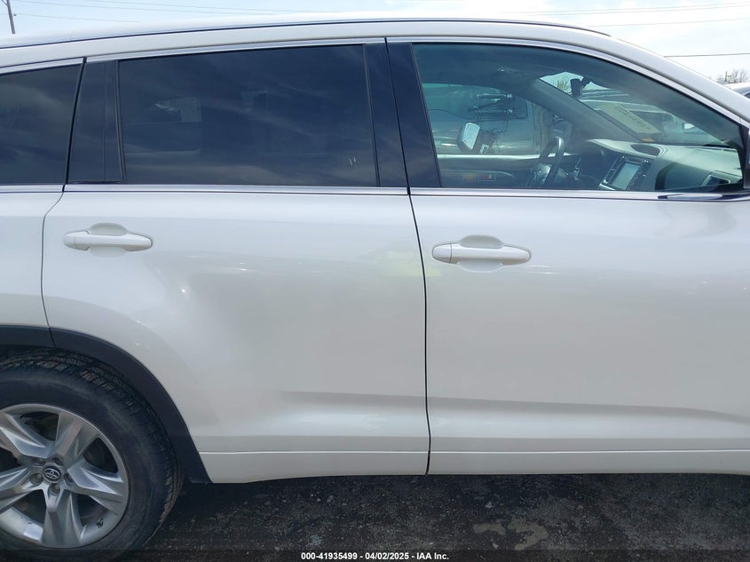 2018 TOYOTA HIGHLANDER VIN: 5TDYZRFH6JS236869