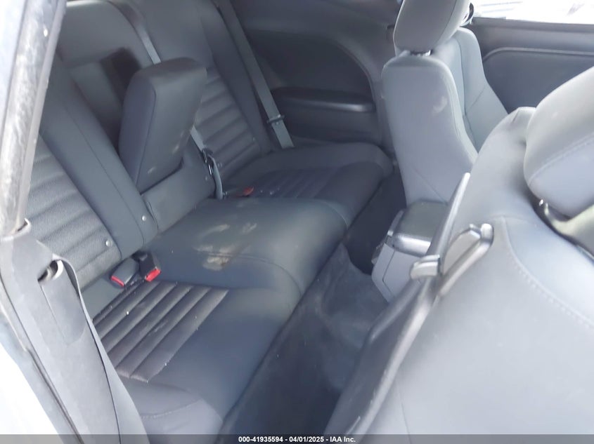 2010 DODGE CHALLENGER VIN: 2B3CJ4DV3AH185151