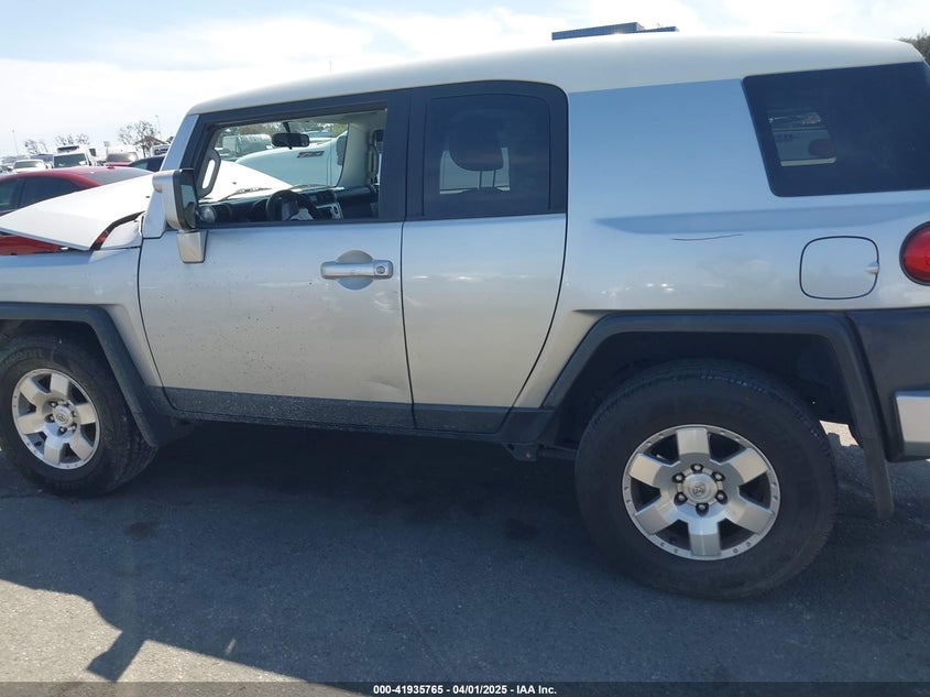 2007 TOYOTA FJ CRUISER VIN: JTEZU11F570008962