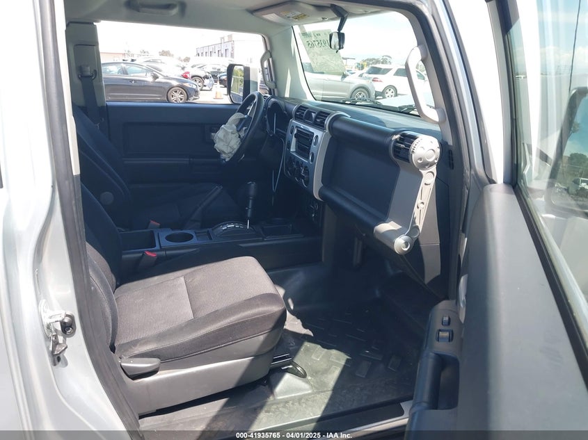 2007 TOYOTA FJ CRUISER VIN: JTEZU11F570008962