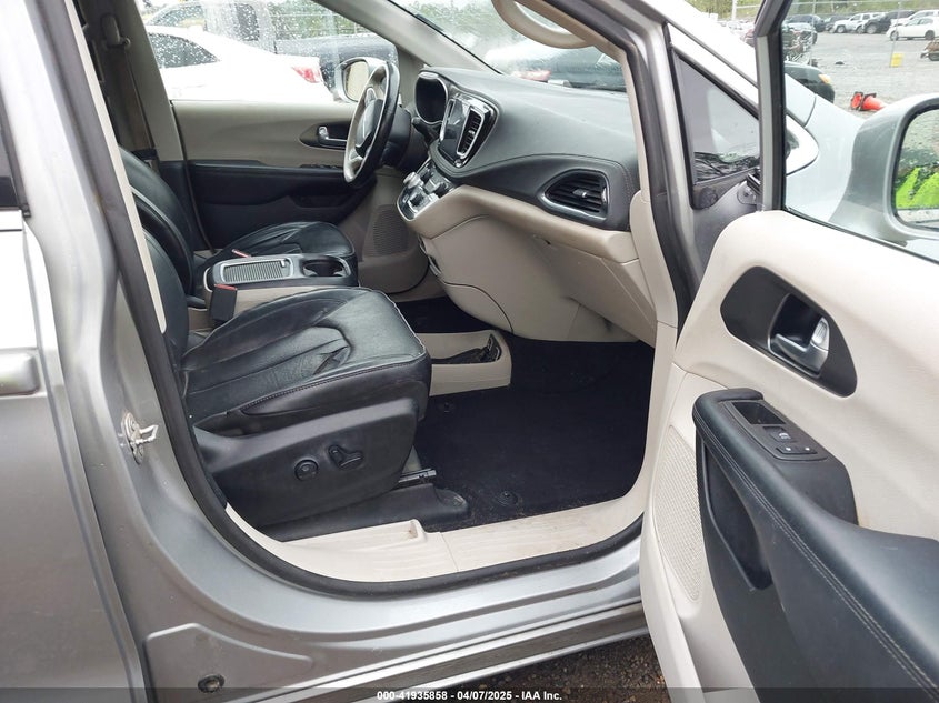 2019 CHRYSLER PACIFICA VIN: 2C4RC1GG1KR666302