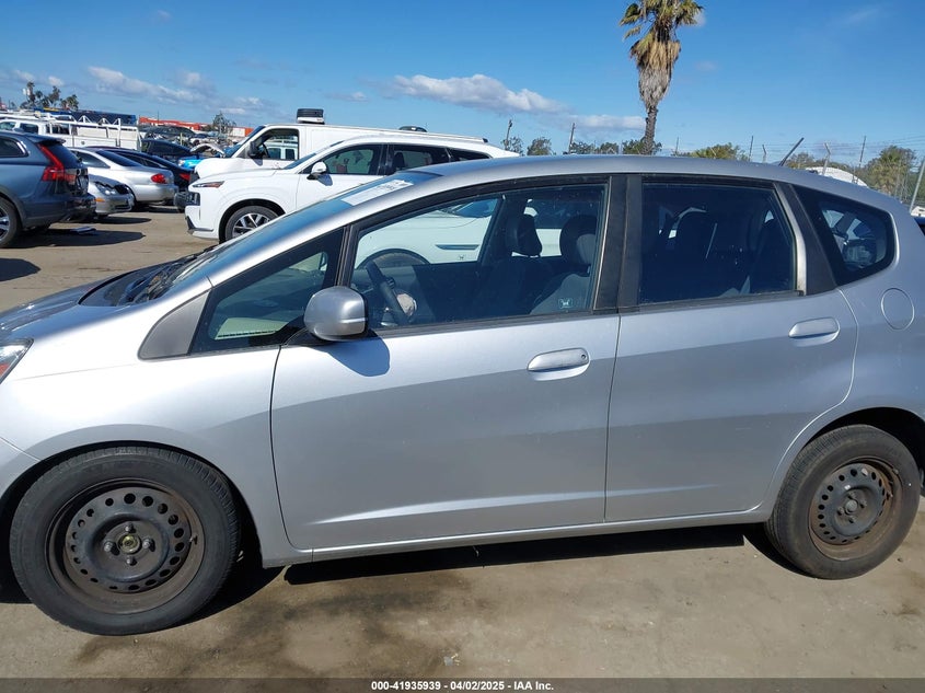 2012 HONDA FIT VIN: JHMGE8H35CC025295