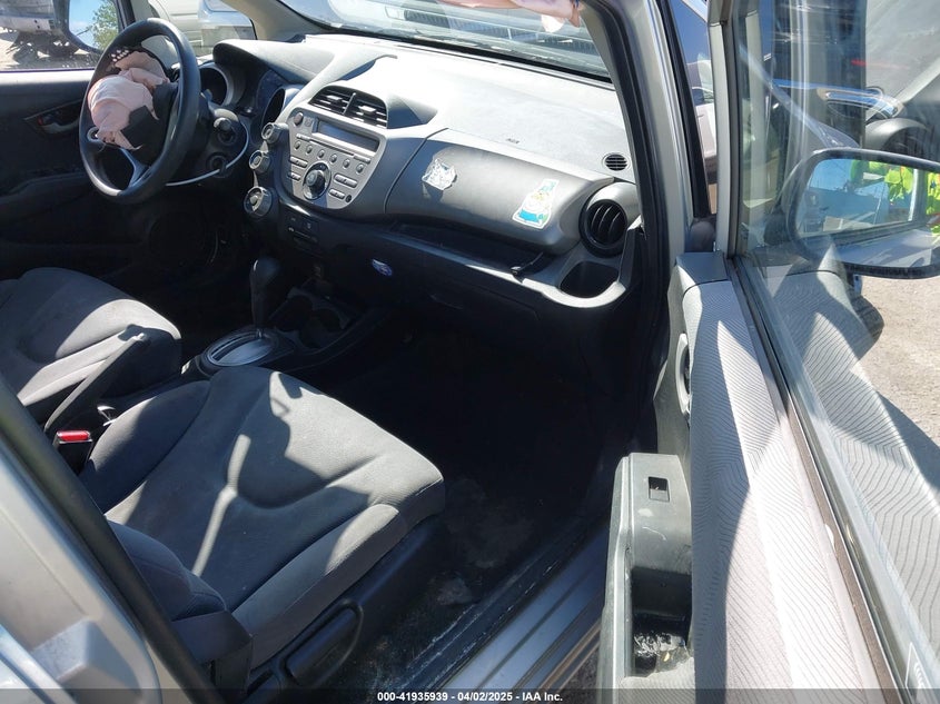 2012 HONDA FIT VIN: JHMGE8H35CC025295