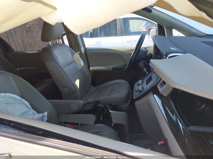 2017 TOYOTA SIENNA VIN: 5TDDZ3DC3HS151274