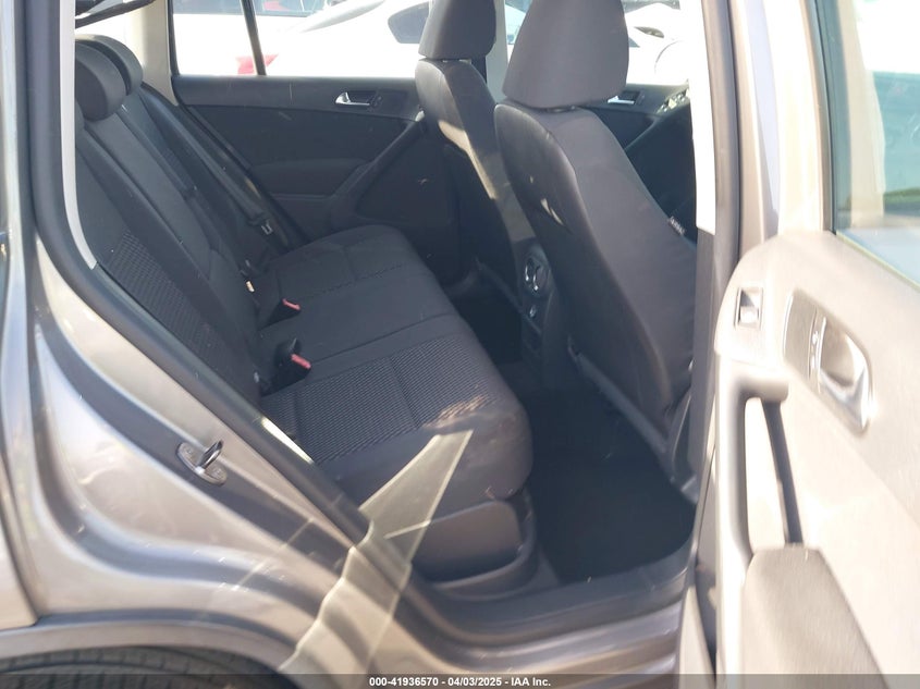 2011 VOLKSWAGEN TIGUAN VIN: WVGAV7AX6BW503490