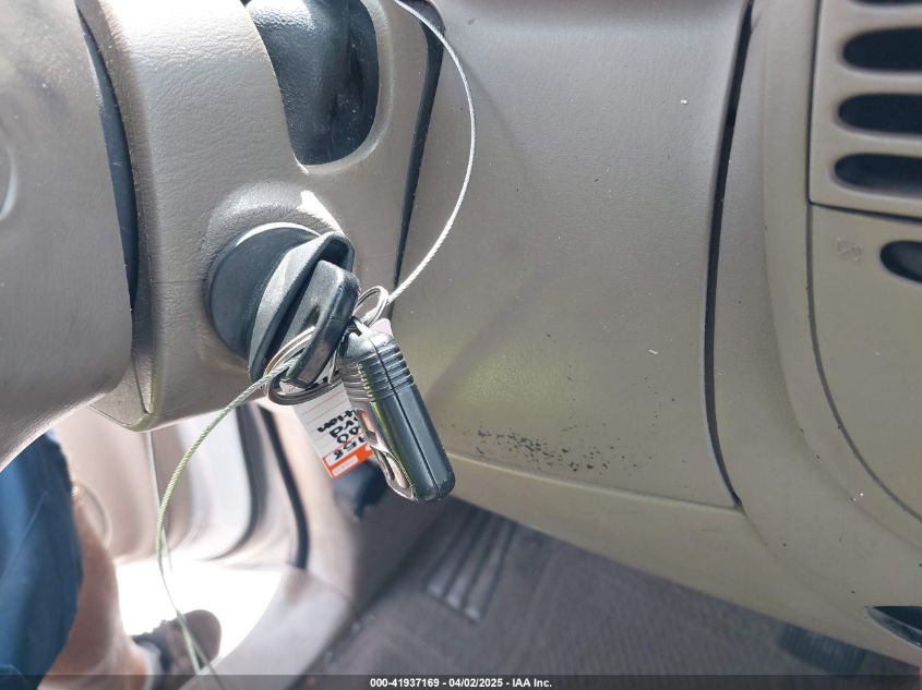 2000 Ford Expedition Eddie Bauer VIN: 1FMRU17L6YLB62674 Lot: 41937169