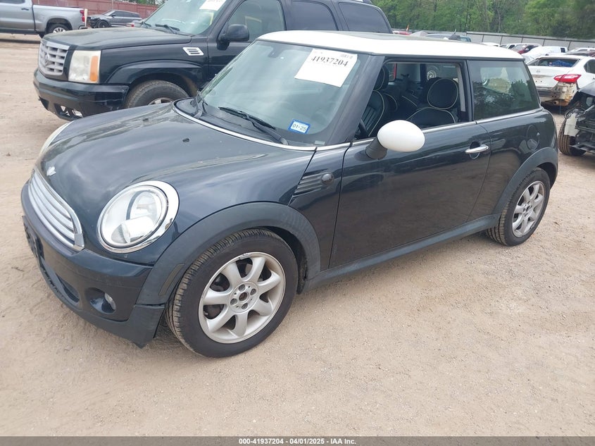 2009 MINI COOPER VIN: WMWMF33559TU70378