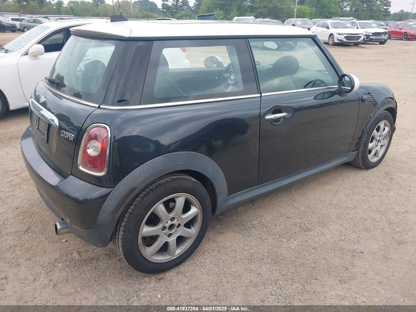2009 MINI COOPER VIN: WMWMF33559TU70378