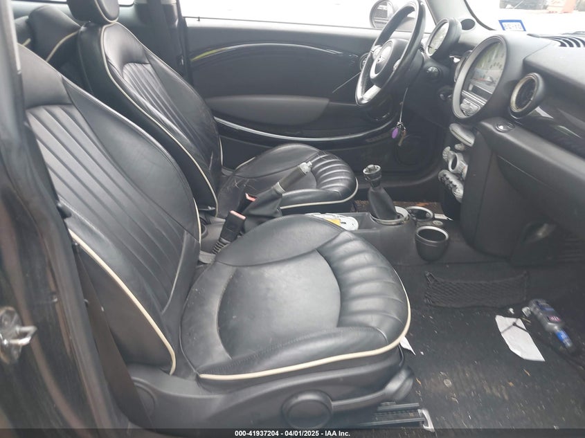 2009 MINI COOPER VIN: WMWMF33559TU70378