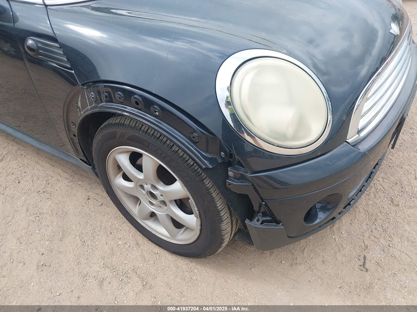 2009 MINI COOPER VIN: WMWMF33559TU70378