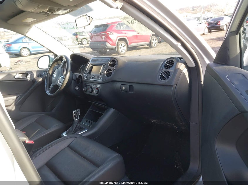 2013 VOLKSWAGEN TIGUAN VIN: WVGAV3AX0DW572915