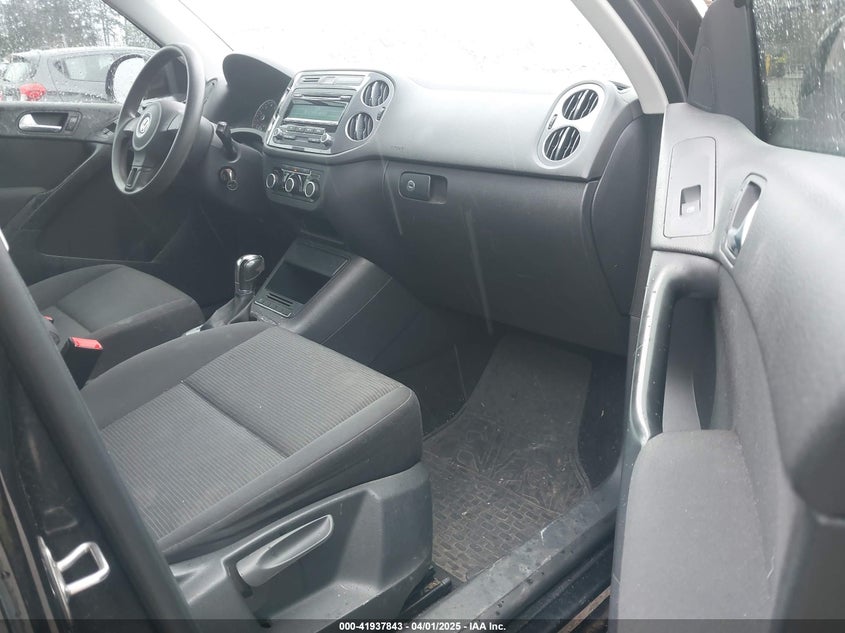 2012 VOLKSWAGEN TIGUAN VIN: WVGBV7AX0CW505712