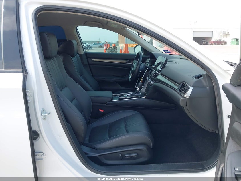 2022 HONDA ACCORD VIN: 1HGCV1F46NA061743