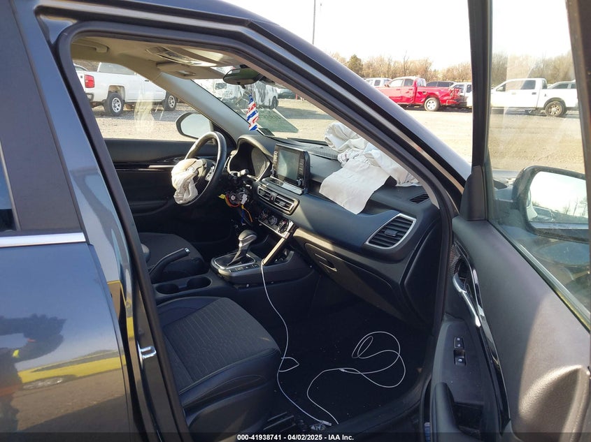 2021 KIA SELTOS VIN: KNDEUCAA2M7096049