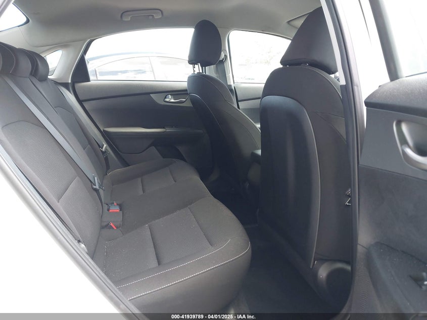 2021 KIA FORTE VIN: 3KPF24AD2ME300889