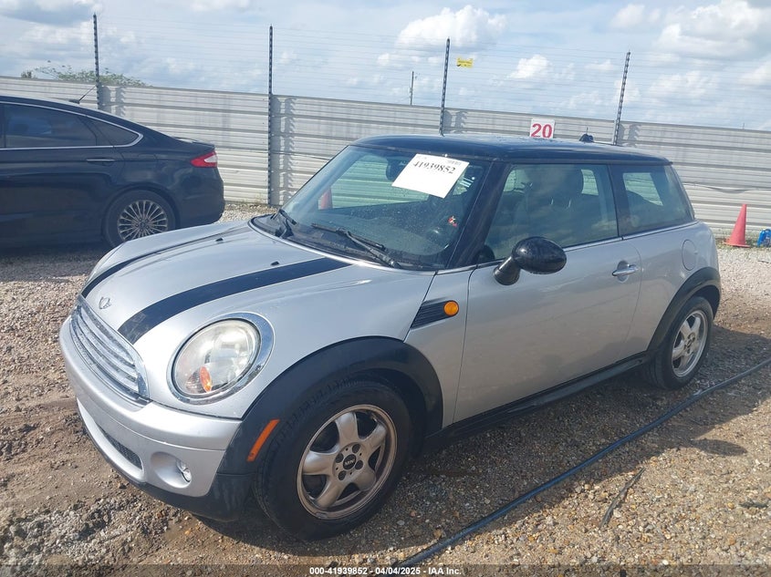 2008 MINI COOPER VIN: WMWMF33578TU68033