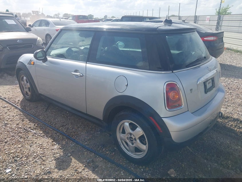 2008 MINI COOPER VIN: WMWMF33578TU68033