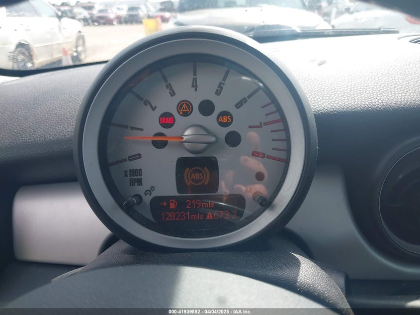 2008 MINI COOPER VIN: WMWMF33578TU68033