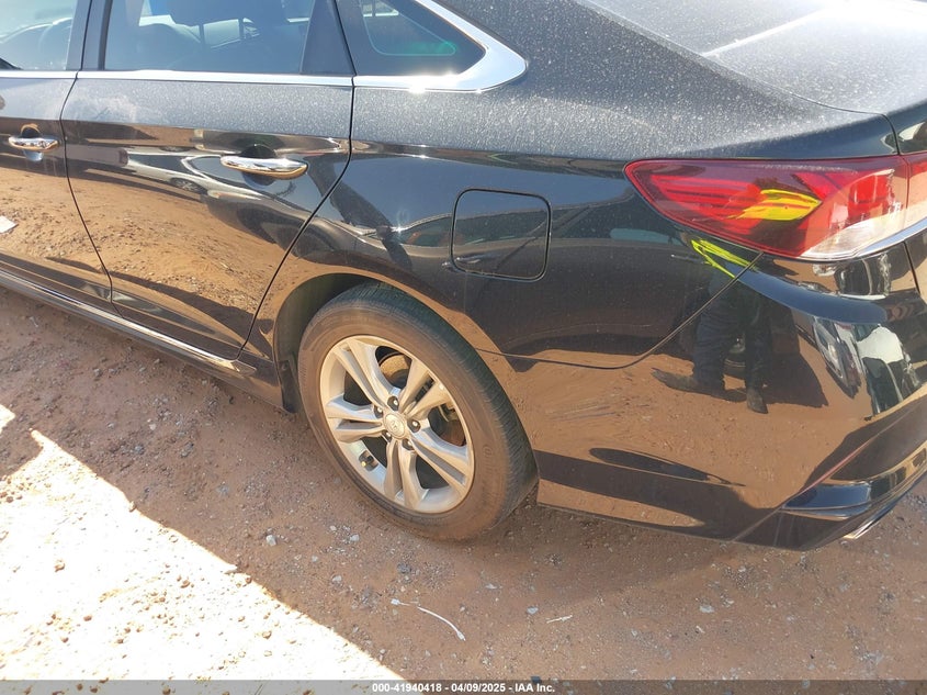 VIN 5NPE34AF9JH697678 2018 HYUNDAI SONATA SPORT
