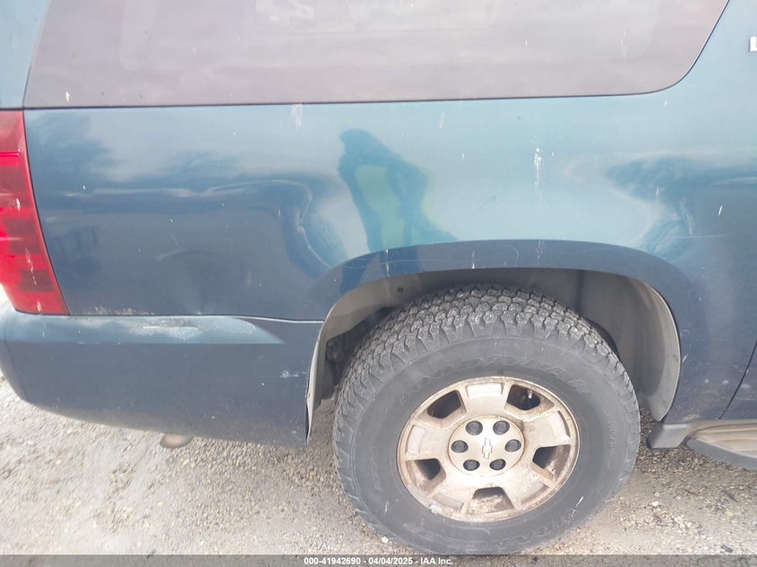 2007 CHEVROLET SUBURBAN 1500 VIN: 1GNFC16J47R207494