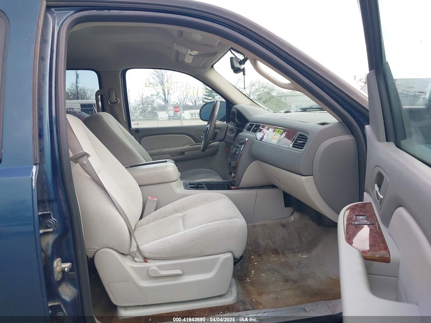 2007 CHEVROLET SUBURBAN 1500 VIN: 1GNFC16J47R207494