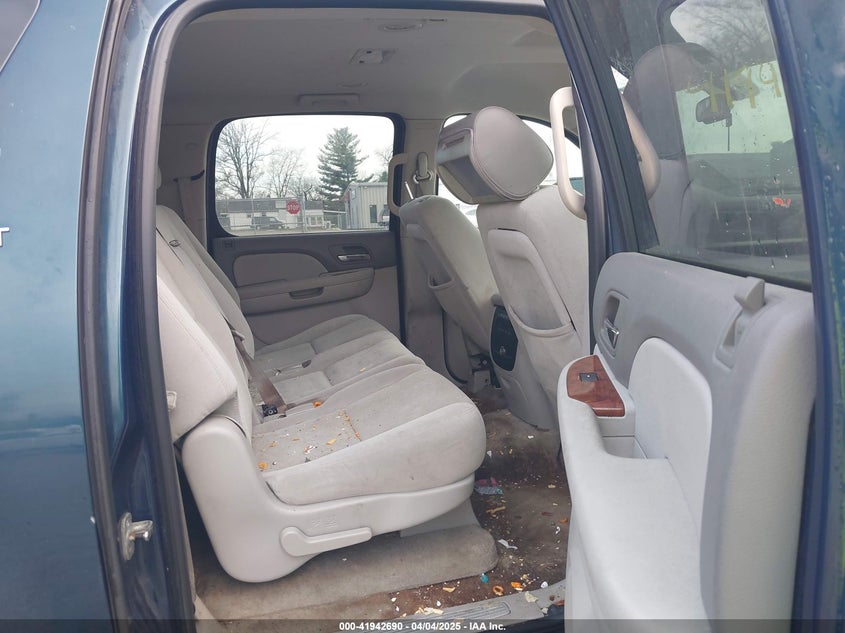 2007 CHEVROLET SUBURBAN 1500 VIN: 1GNFC16J47R207494