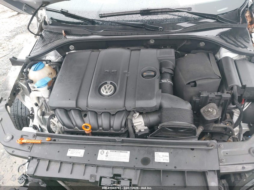 2013 VOLKSWAGEN PASSAT VIN: 1VWBP7A37DC078427