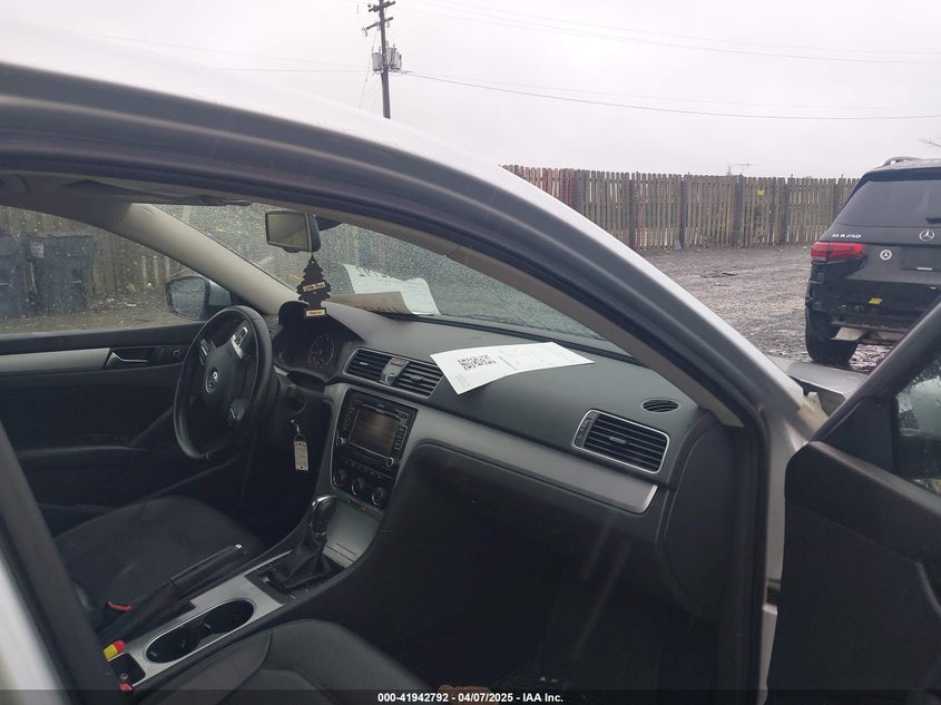2013 VOLKSWAGEN PASSAT VIN: 1VWBP7A37DC078427