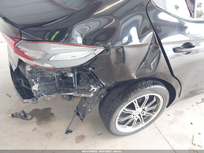 2018 HYUNDAI ELANTRA VIN: KMHD74LF8JU520442