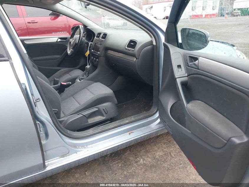 2011 VOLKSWAGEN GOLF VIN: WVWDM7AJ9BW238175