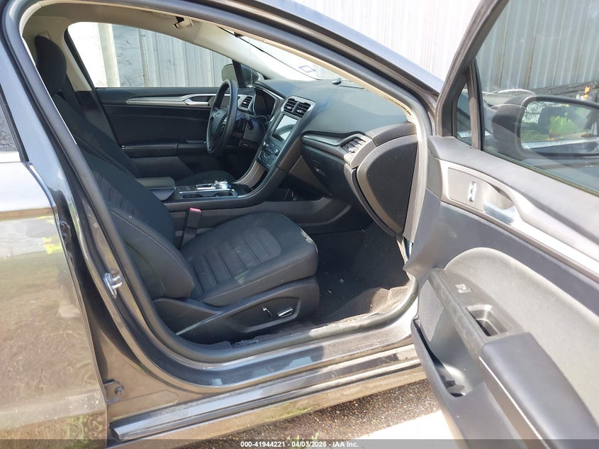 2019 FORD FUSION VIN: 3FA6P0HD9KR215415