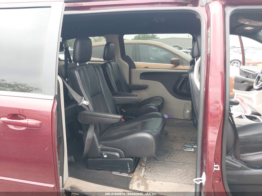 2017 DODGE GRAND CARAVAN VIN: 2C4RDGCG5HR557436