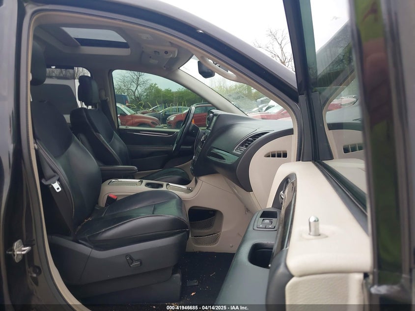 2013 CHRYSLER TOWN & COUNTRY VIN: 2C4RC1GG2DR595808