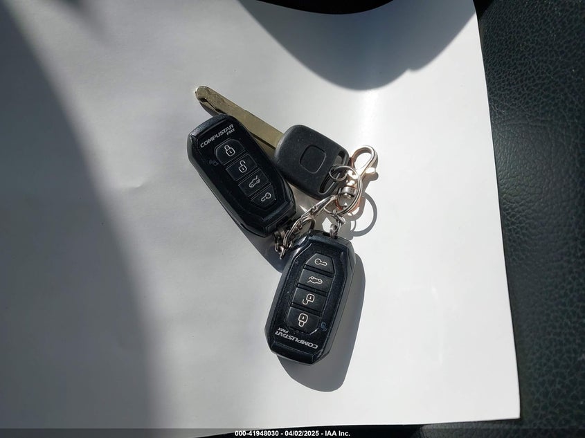 2011 HONDA PILOT VIN: 5FNYF4H52BB005343