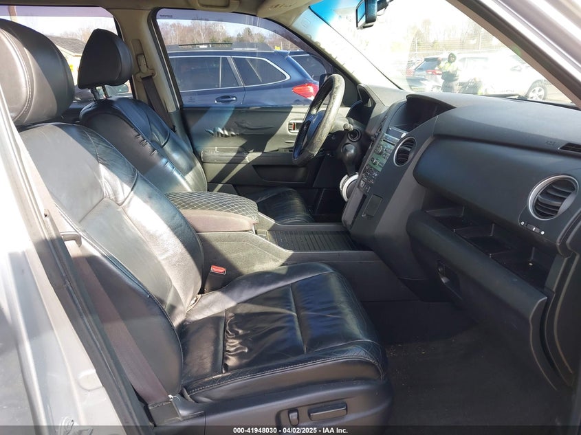 2011 HONDA PILOT VIN: 5FNYF4H52BB005343