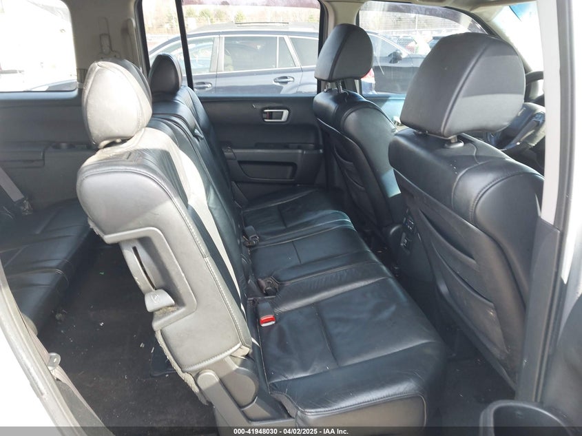 2011 HONDA PILOT VIN: 5FNYF4H52BB005343