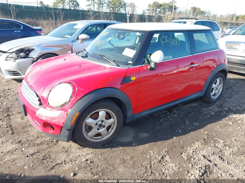 2008 MINI COOPER VIN: WMWMF33568TT60843