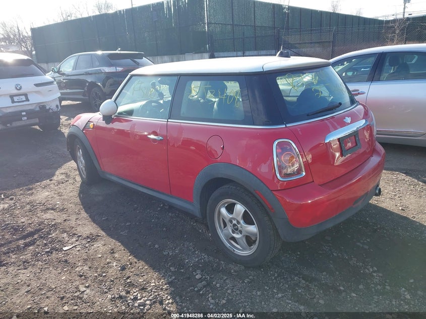2008 MINI COOPER VIN: WMWMF33568TT60843